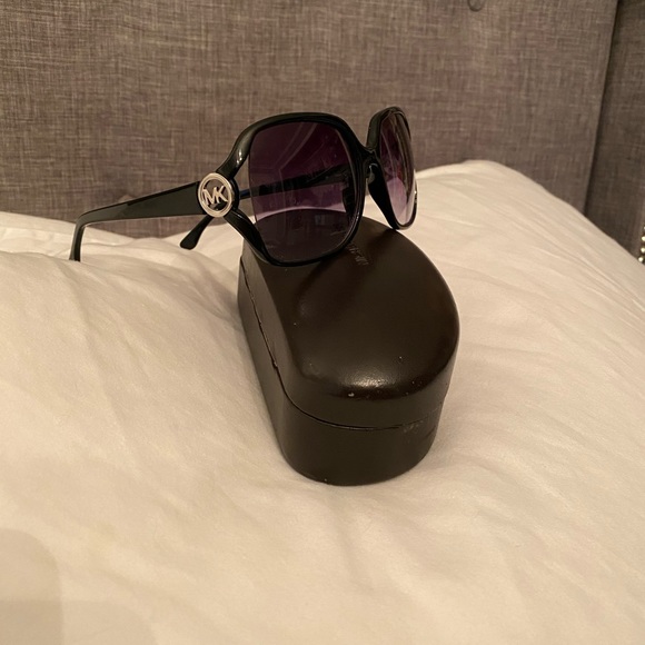 Michael Kors Pippa Large sunglasses - Picture 2 of 7